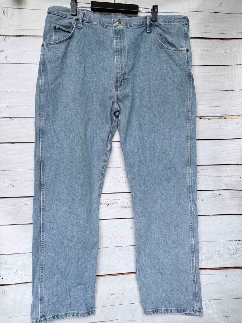 Wrangler Light Wash Relaxed Fit Men's Jeans